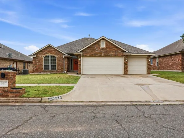 9217 Shady Grove Rd, Moore, OK 73160