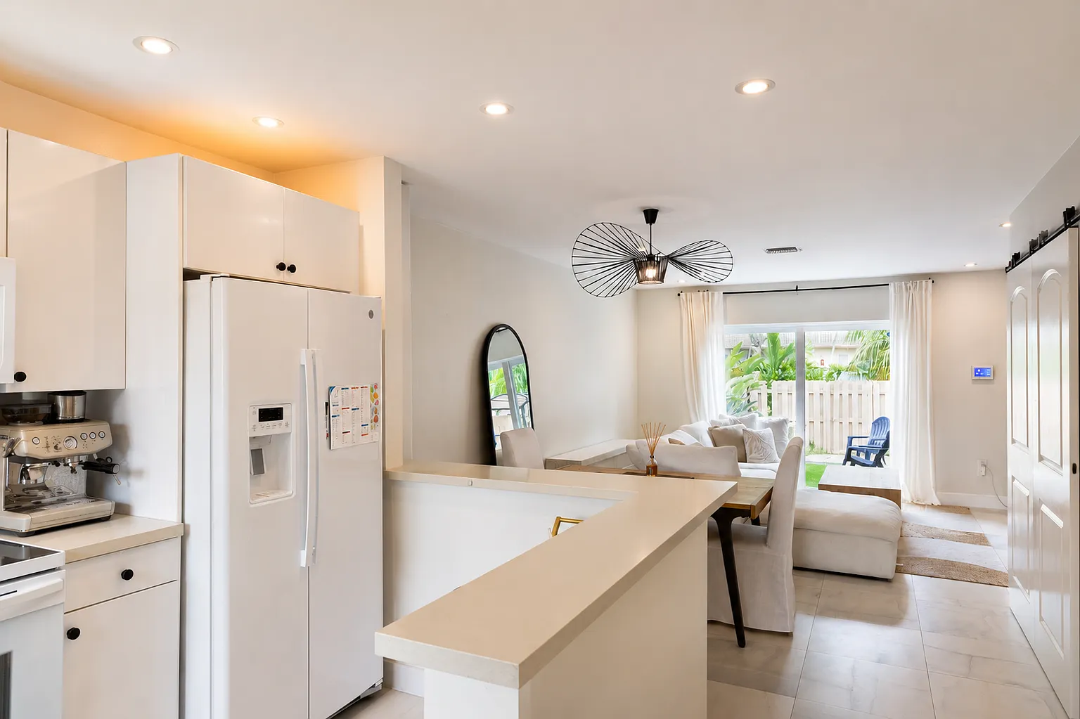 2 bed, 1.5 bath, 1024 sqft, $2,650 — Photo 2
