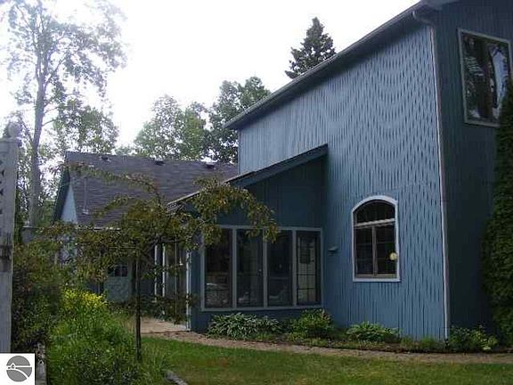 2nd image of 1147 E Lake Mitchell Dr