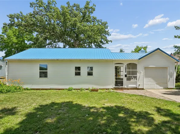 1052 Daniels St NE, Cedar Rapids, IA 52402
