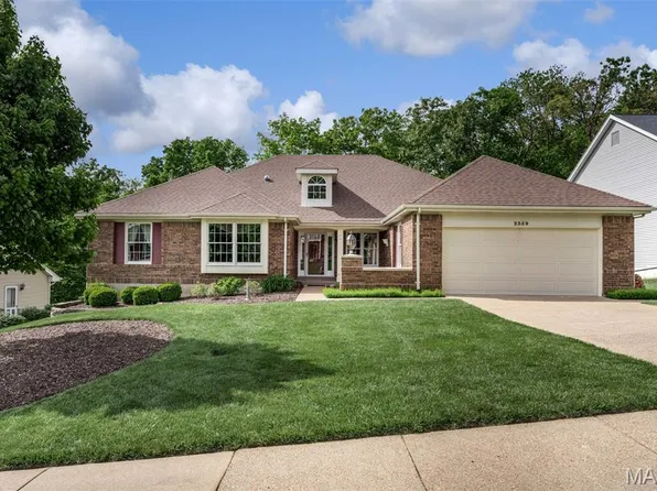 2359 Fairoyal Dr, Saint Louis, MO 63131