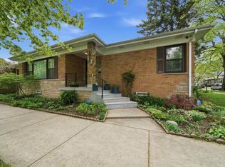 2456 W Farwell Ave, Chicago, IL 60645