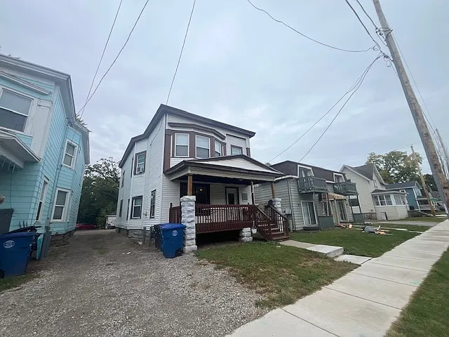 6 bed, 2062 sqft, $2,300 — Photo 4