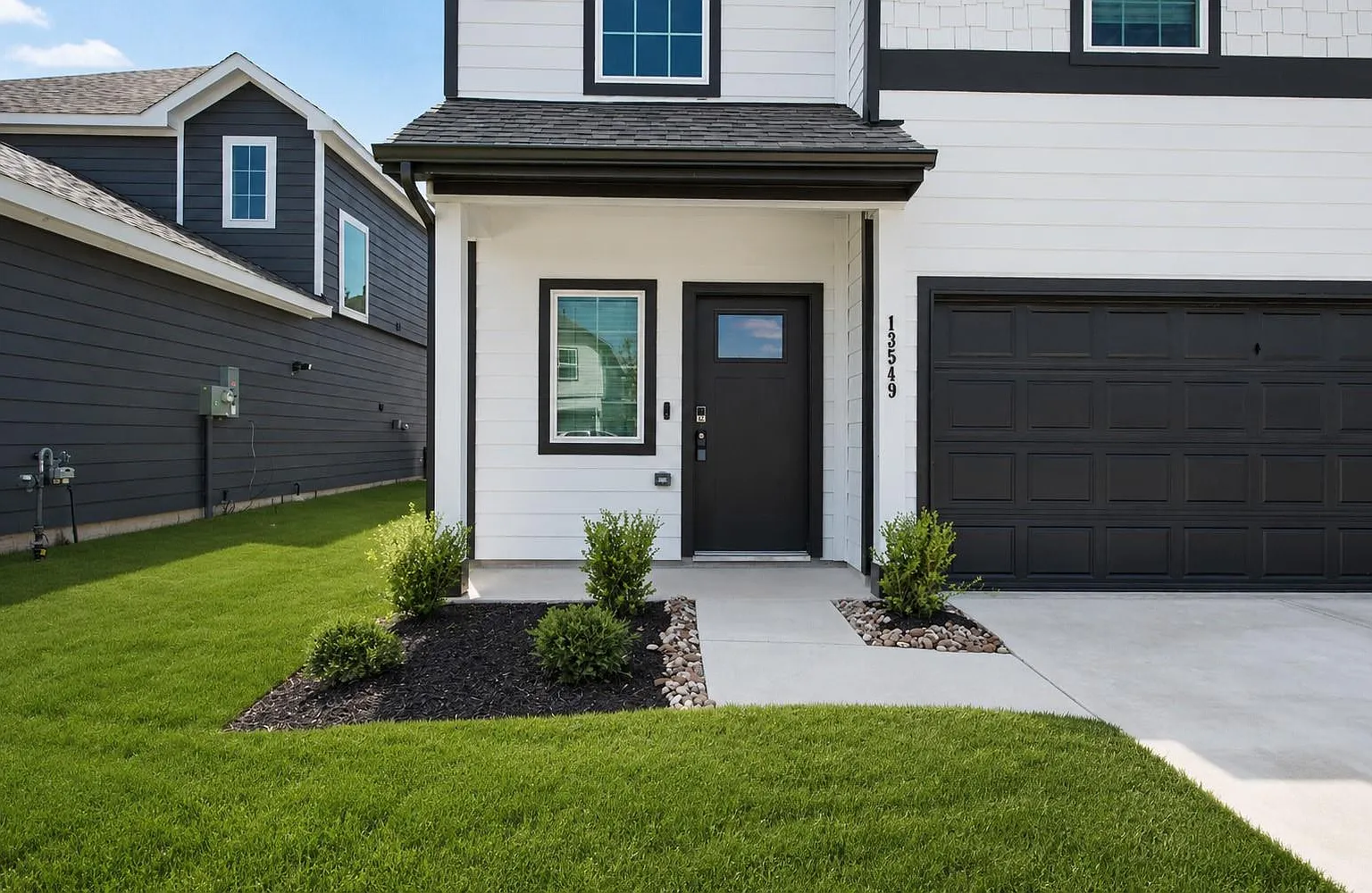 4 bed, 2.5 bath, 2036 sqft, $2,150 — Photo 2