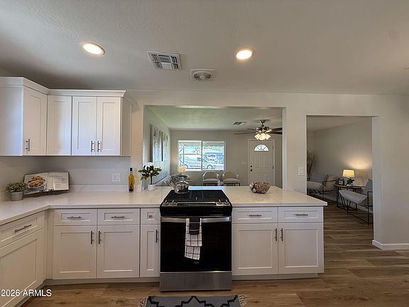5th image of 209 E JONES Avenue
