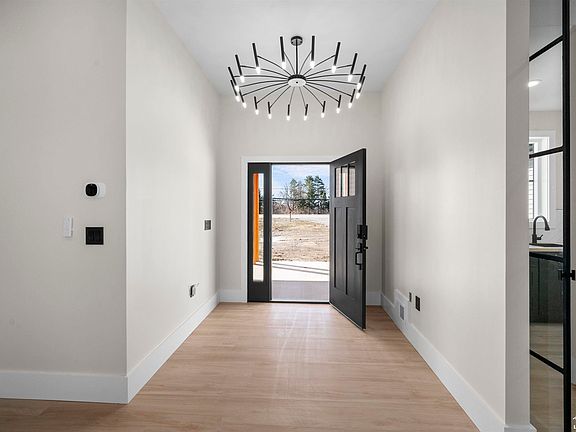 5th image of 2706 S Custer Rd