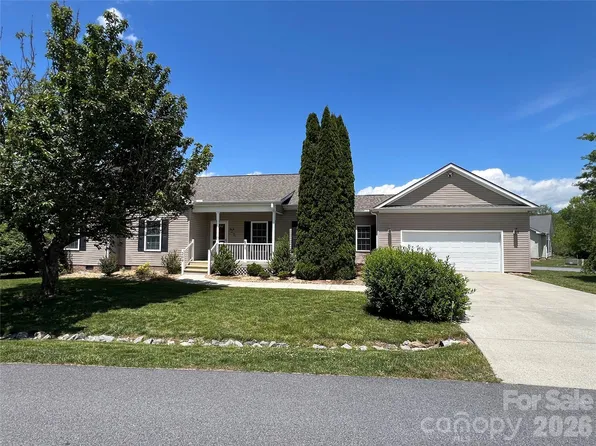 209 Beechnut Dr, Hendersonville, NC 28739