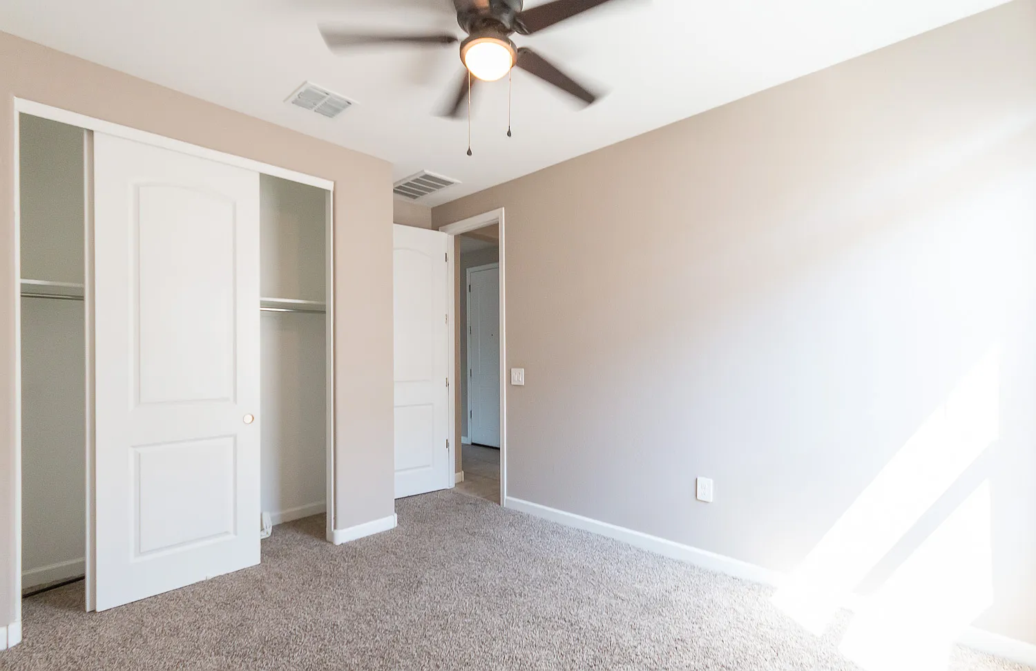 3 bed, 2.5 bath, 2052 sqft, $1,750 — Photo 4