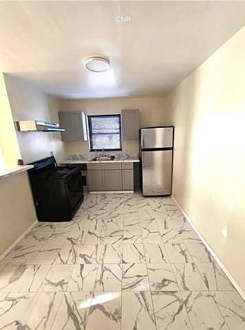 1st image of 918 E 88th St APT 2R