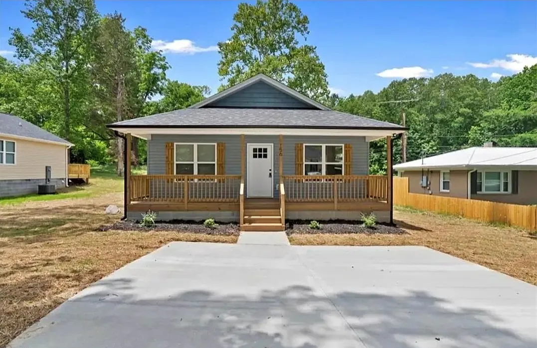 3 bed, 1120 sqft, $1,800 — Photo 1