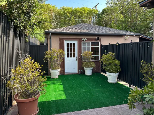 10809 Huston St, North Hollywood, CA 91601