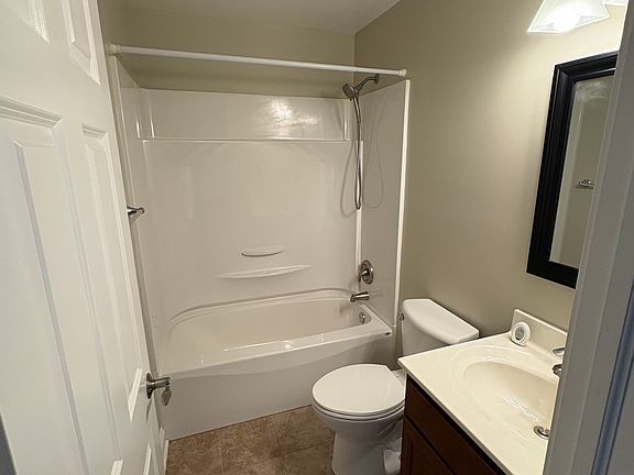 1414 Unit B - Bathroom