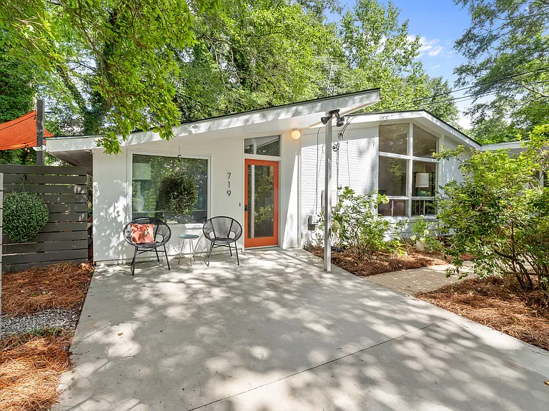 719 Mercer Cir — Photo 21