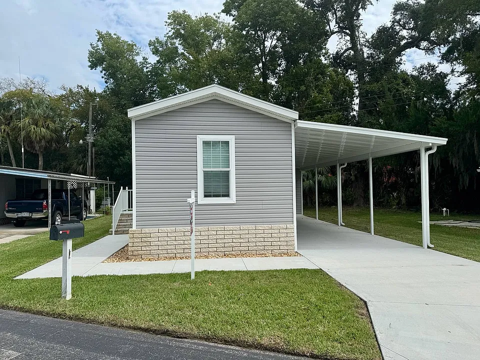 843 E Colonial Cir