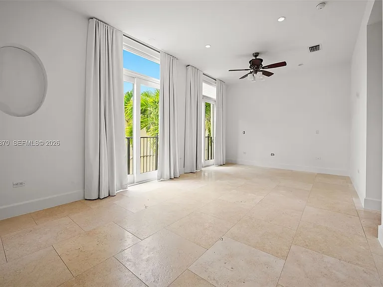 530 Valencia Ave #2 — Photo 14