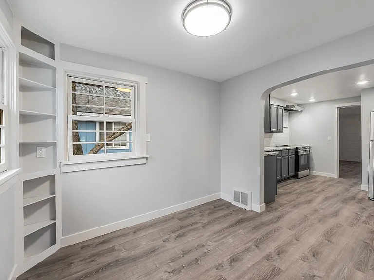 2022 E Front Ave — Photo 19