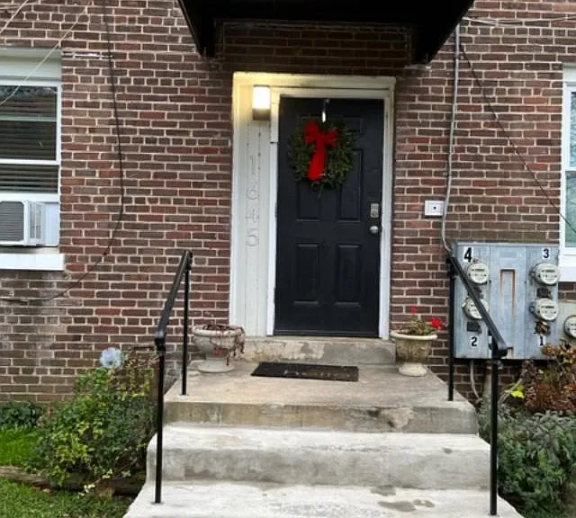 1645 V St SE #1 — Photo 2
