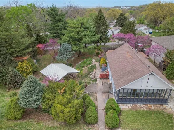 11408 Felton St, Sugar Creek, MO 64054