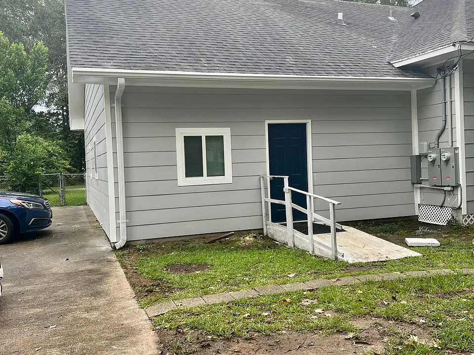 104 Oliver Ave #2