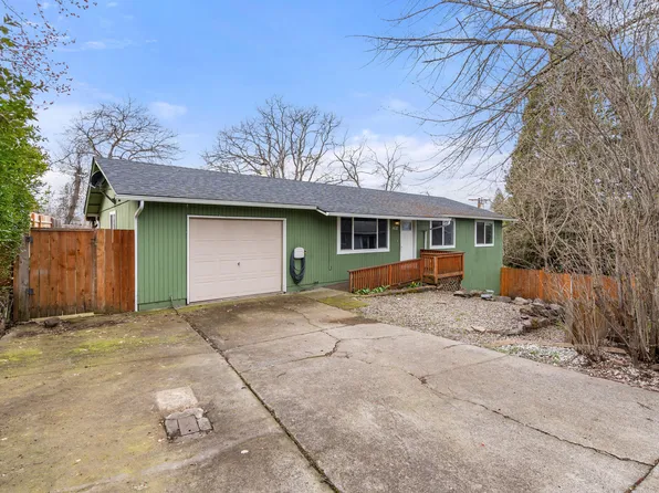 402 Rodale Dr, Eagle Pt, OR 97524