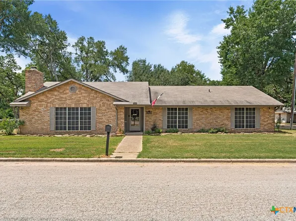 1101 E 19th St, Cameron, TX 76520