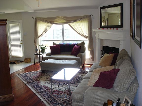Living room w/fireplace
