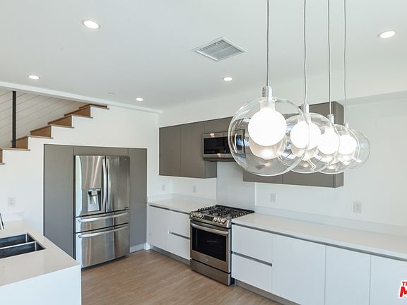 4th image of 1206 N Sycamore Ave #2