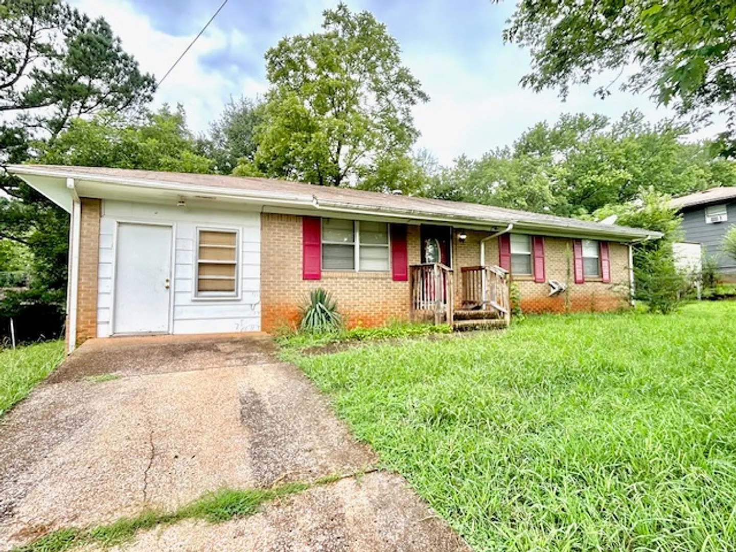 Charming & Updated Single-Family Home in Huntsville! — Photo 2