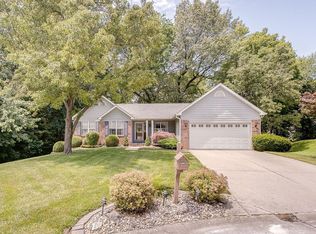 32 Gaslight Ln, Glen Carbon, IL