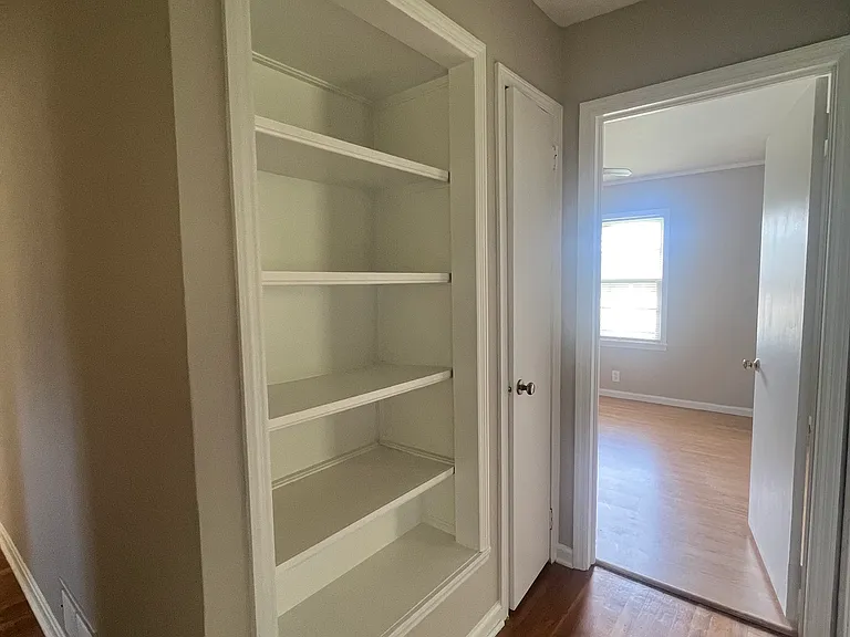 1064 Dallas Hwy — Photo 12