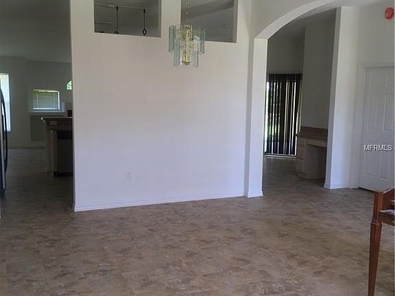 4th image of 3039 Blaine Cir