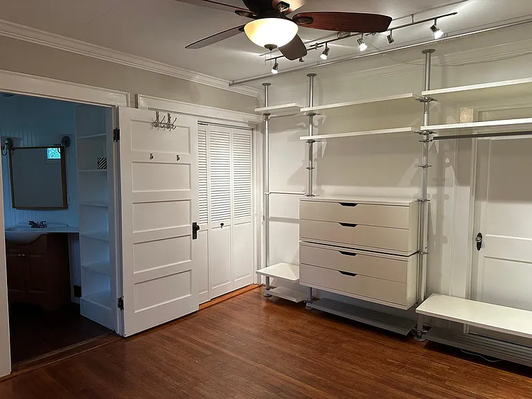 819 W Knox St — Photo 21