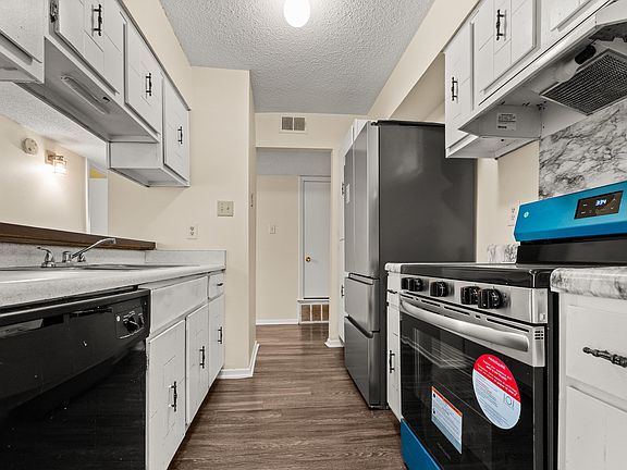 3rd image of 2829 Sonora Dr APT 2