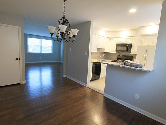 3rd image of 151 E Hartwell Ln