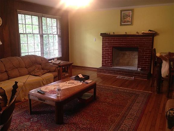5th image of 416 Rebecca St