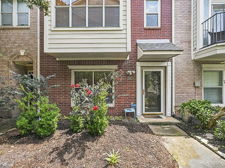 2913 Crawford St #B — Photo 2