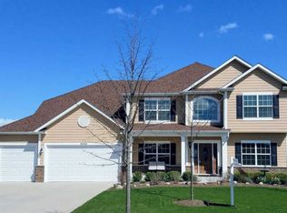 3554 Hidden Fawn Dr, Elgin, IL 60124