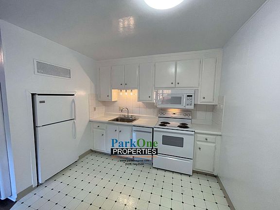 5th image of 19954 Lake Chabot Rd Unit 1