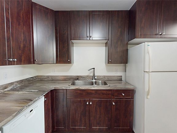 4th image of 921 Main Street #203