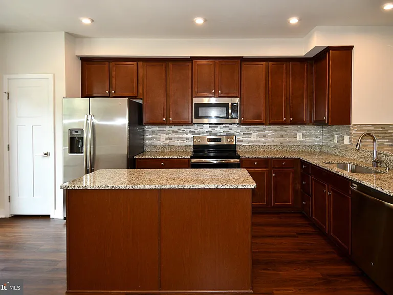 4917 Crest View Dr — Photo 18