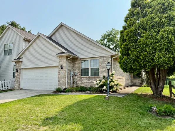 404 Windwood Ct, Mahomet, IL 61853