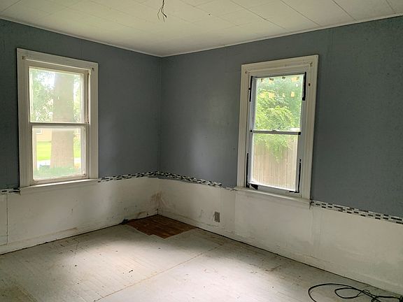 5th image of 903 E Missouri St