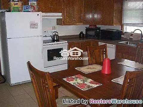 1047 Thorndale Ave — Photo 9