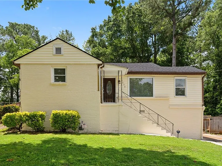 1338 Montreat Ave SW — Photo 1