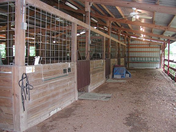 8-Stall barn