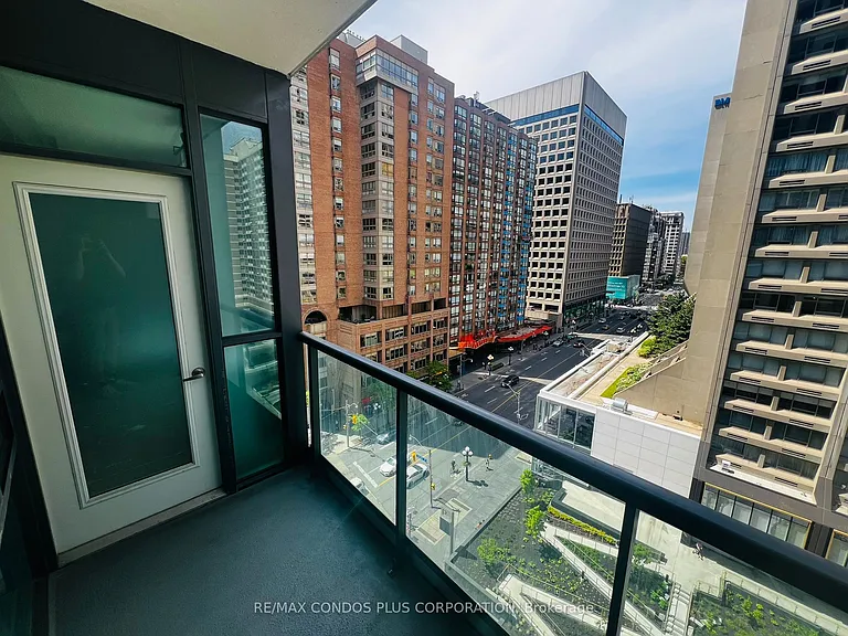 1121 Bay St #1005 — Photo 9