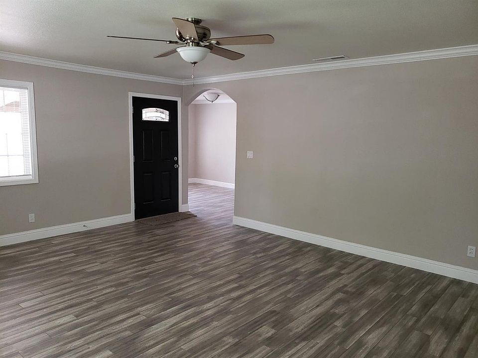 1st image of 182 Redwood Ave