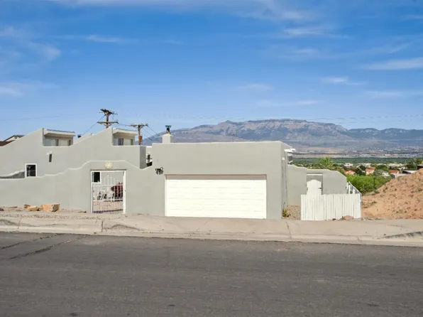 10520 Redbud St NW, Albuquerque, NM 87114