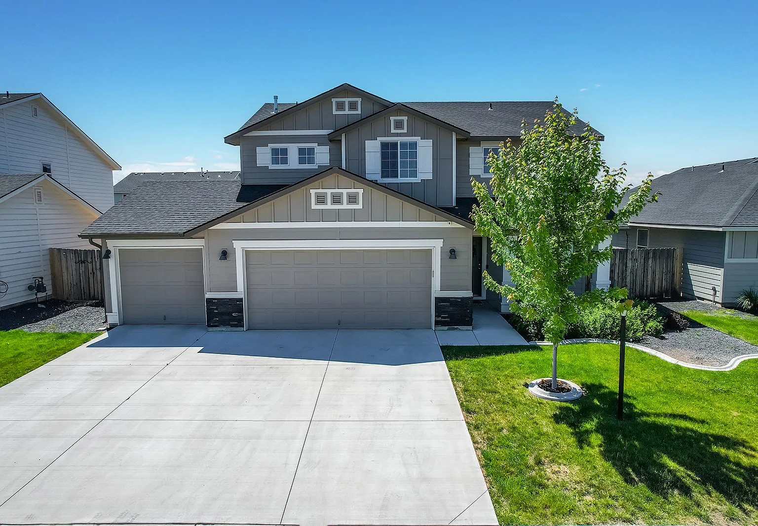 4 bed, 2.5 bath, 2122 sqft, $8,000 — Photo 1
