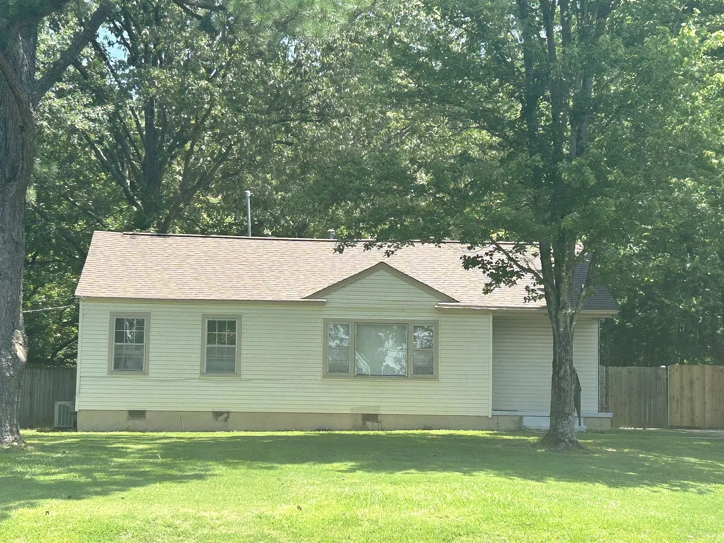 Adorable 3 bedroom, 1 bath home in the Macon/Bartlett area — Photo 2